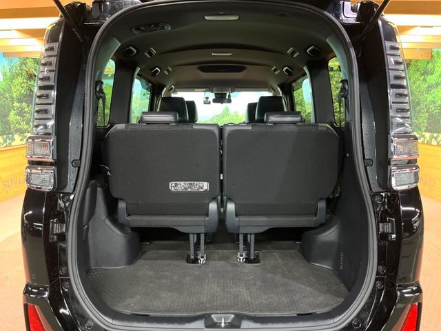 TOYOTA VOXY HYBRID 2021