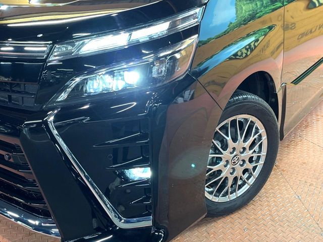 TOYOTA VOXY HYBRID 2021