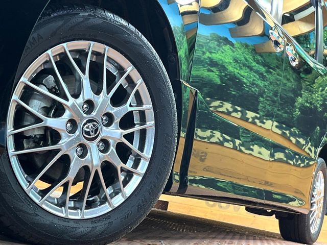 TOYOTA VOXY HYBRID 2021