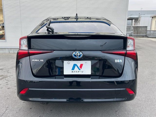 TOYOTA PRIUS 2019
