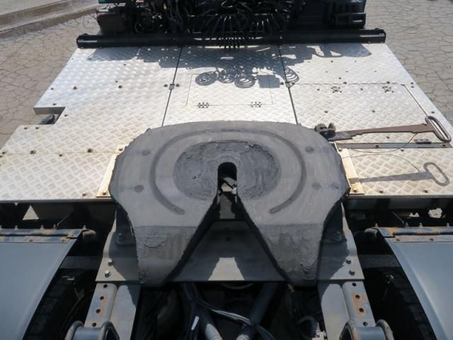 NISSAN DIESEL Quon 2020