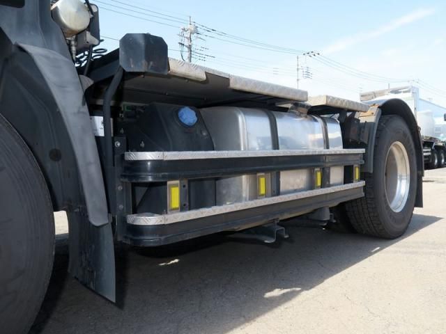 NISSAN DIESEL Quon 2020