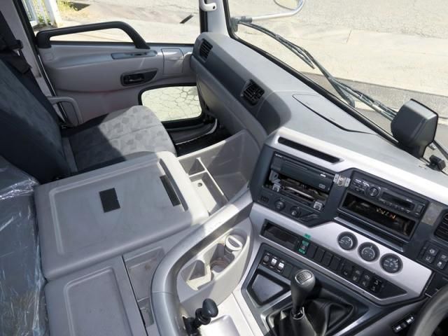 NISSAN DIESEL Quon 2020