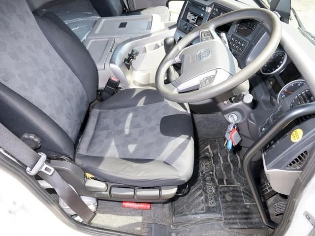 NISSAN DIESEL Quon 2020