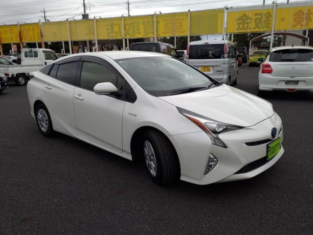 TOYOTA PRIUS 2018