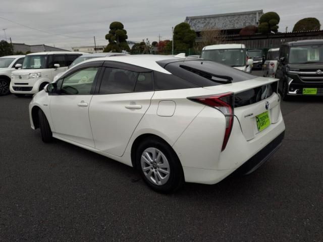 TOYOTA PRIUS 2018