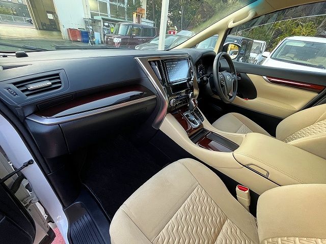 TOYOTA ALPHARD hybrid 4WD 2017