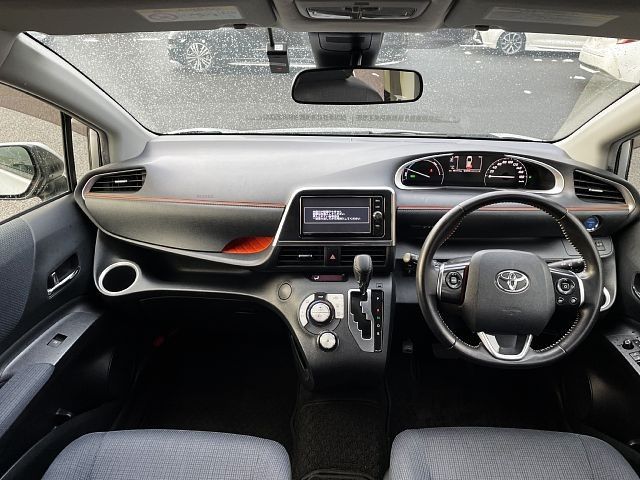 TOYOTA SIENTA HYBRID 2016