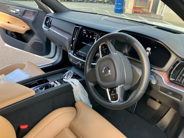 VOLVO VOLVO V60 2023