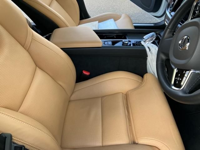 VOLVO VOLVO V60 2023