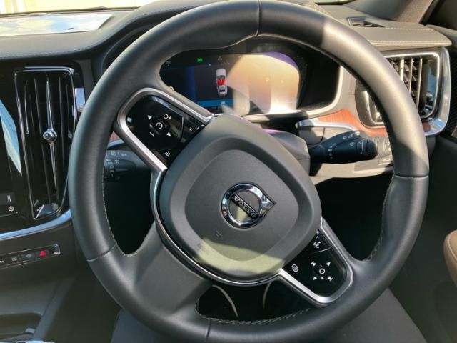 VOLVO VOLVO V60 2023