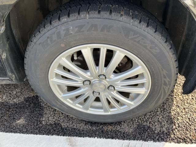 TOYOTA VITZ  4WD 2012