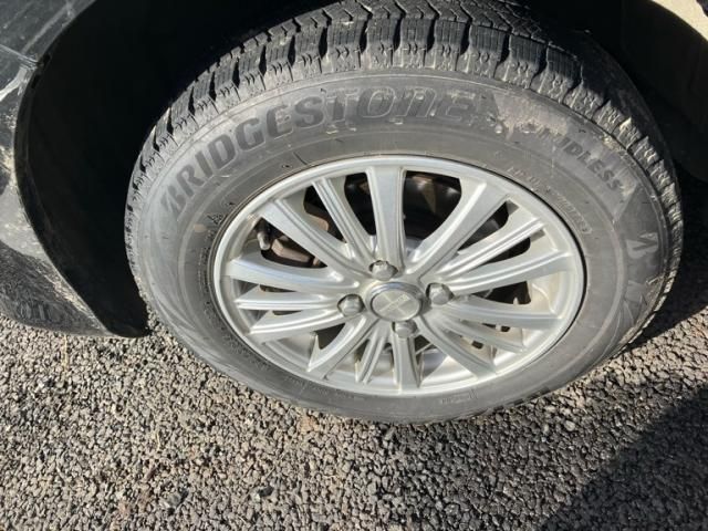 TOYOTA VITZ  4WD 2012