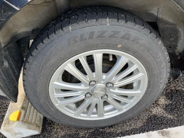 TOYOTA VITZ  4WD 2012