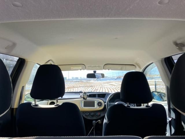 TOYOTA VITZ  4WD 2012