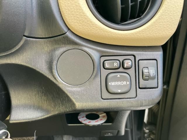 TOYOTA VITZ  4WD 2012