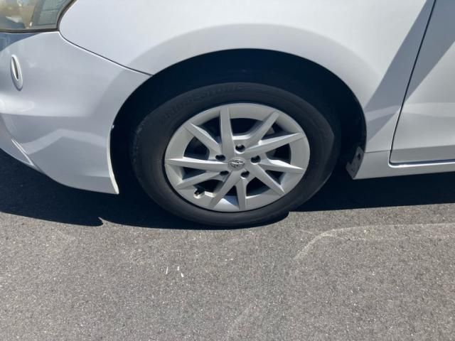 TOYOTA PRIUS Alpha 2013