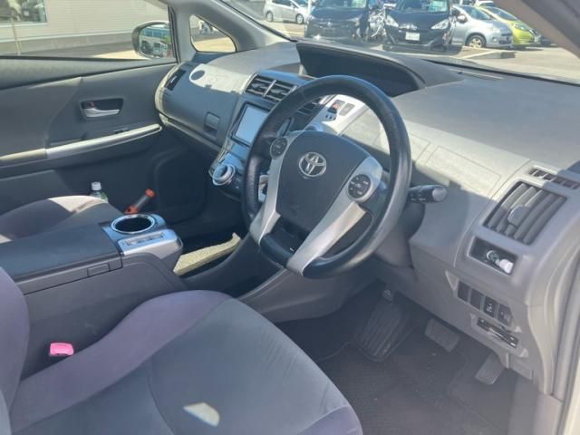 TOYOTA PRIUS Alpha 2013