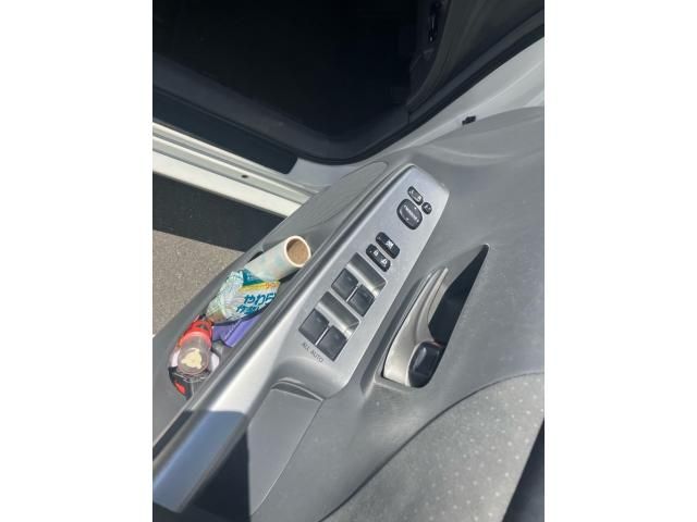 TOYOTA PRIUS Alpha 2013