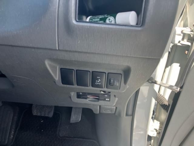 TOYOTA PRIUS Alpha 2013