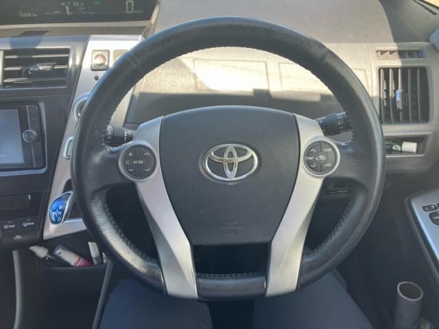 TOYOTA PRIUS Alpha 2013