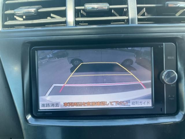 TOYOTA PRIUS Alpha 2013