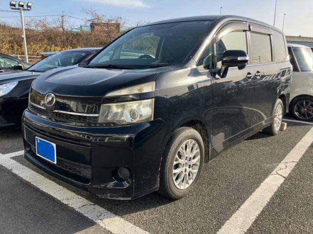 TOYOTA VOXY 2010