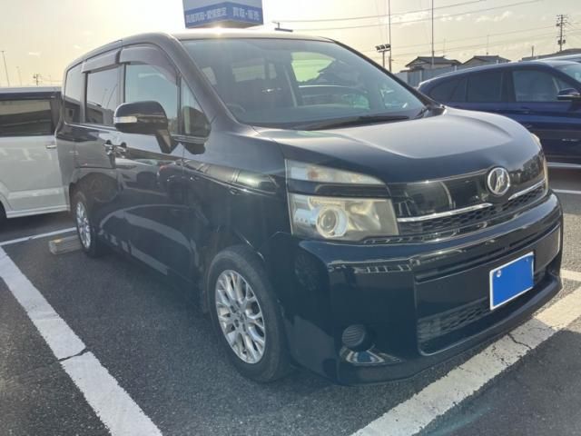 TOYOTA VOXY 2010