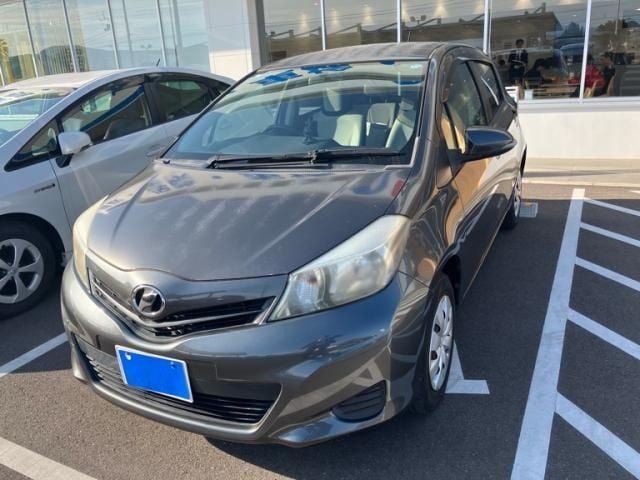 TOYOTA VITZ 2013