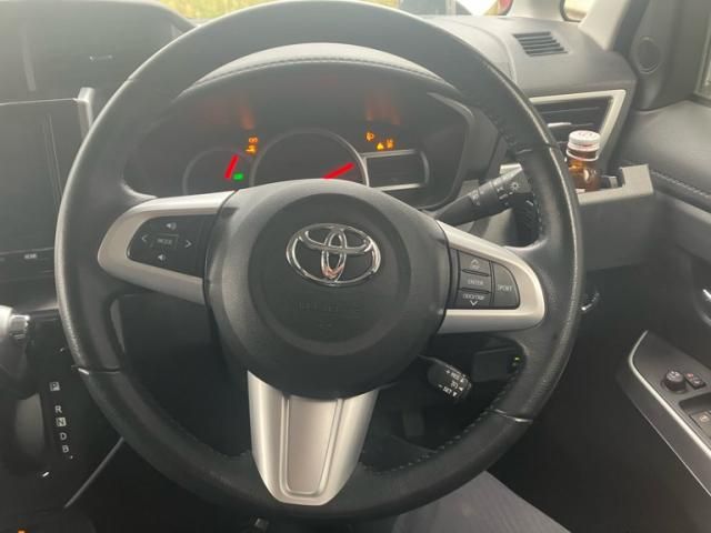 TOYOTA ROOMY 2020