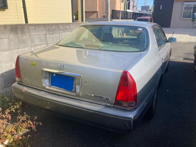 TOYOTA CROWN MAJESTA 1998