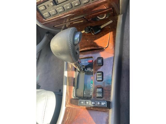 TOYOTA CROWN MAJESTA 1998