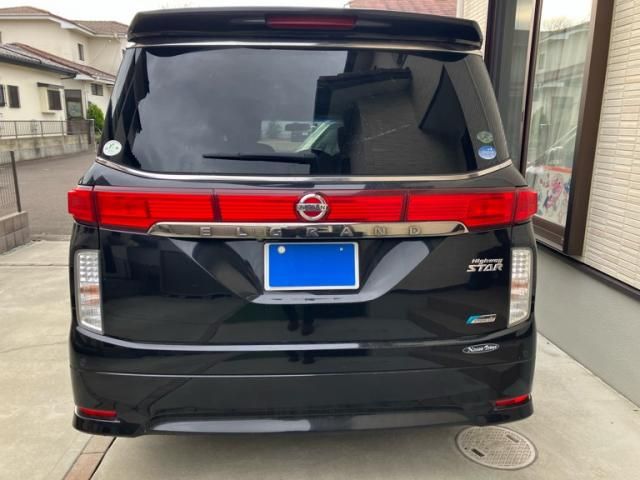 NISSAN ELGRAND 2011