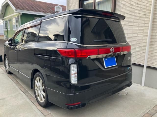 NISSAN ELGRAND 2011