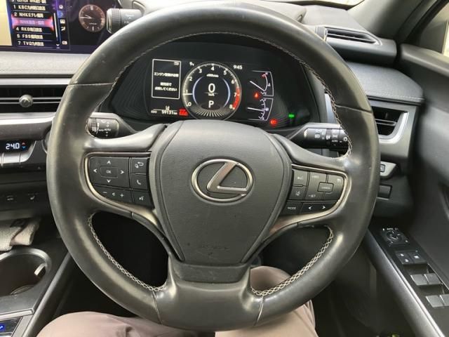 TOYOTA LEXUS UX200 2019