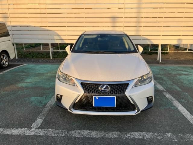 TOYOTA LEXUS CT200h 2011