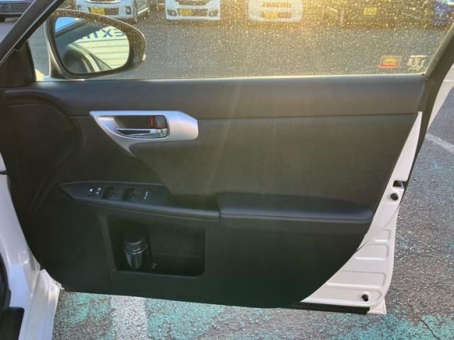 TOYOTA LEXUS CT200h 2011