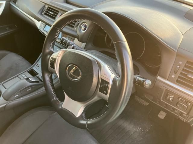 TOYOTA LEXUS CT200h 2011