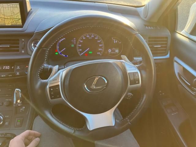 TOYOTA LEXUS CT200h 2011