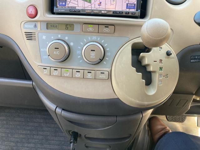 TOYOTA SIENTA 2003