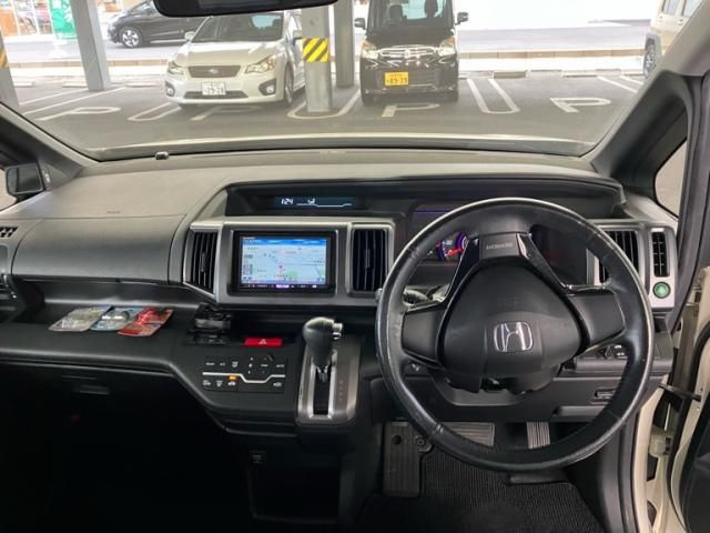 HONDA STEPWAGON SPADA 2010