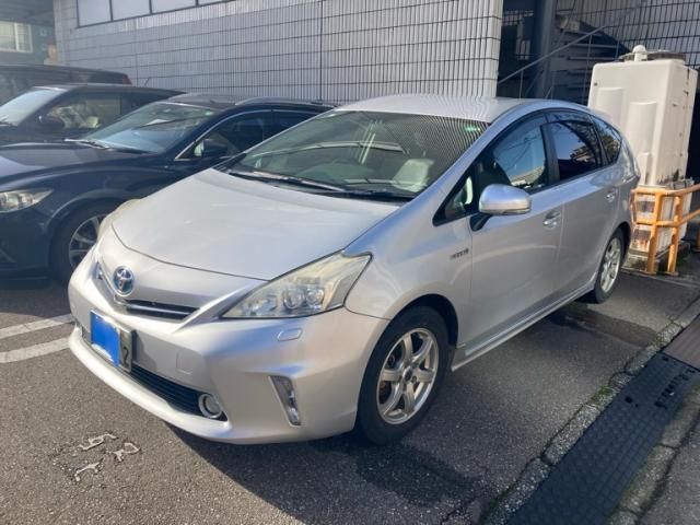 TOYOTA PRIUS Alpha 2013
