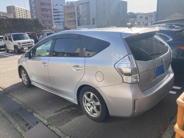 TOYOTA PRIUS Alpha 2013