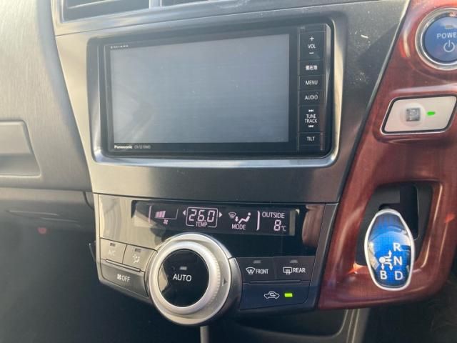 TOYOTA PRIUS Alpha 2013