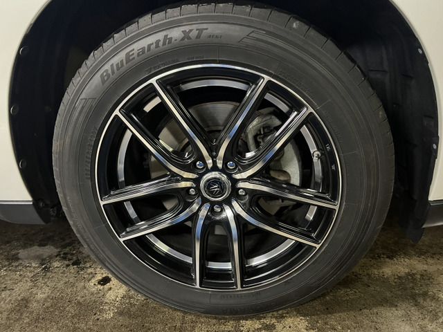 TOYOTA HARRIER 4WD 2017