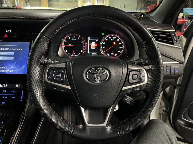 TOYOTA HARRIER 4WD 2017