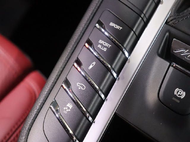 PORSCHE PORSCHE Macan 2016