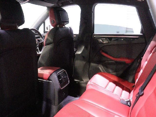 PORSCHE PORSCHE Macan 2016