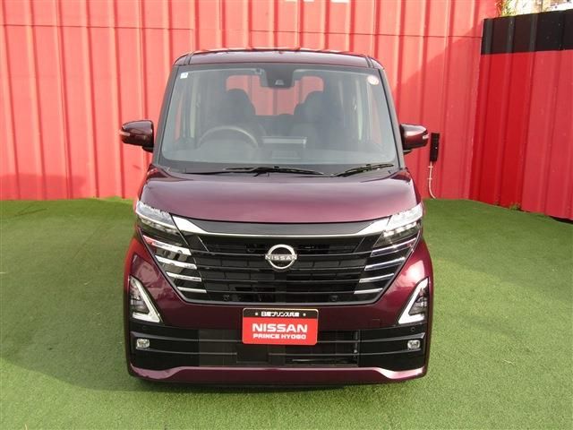NISSAN ROOX 2025