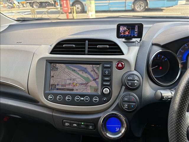 HONDA FIT SHUTTLE HYBRID 2011